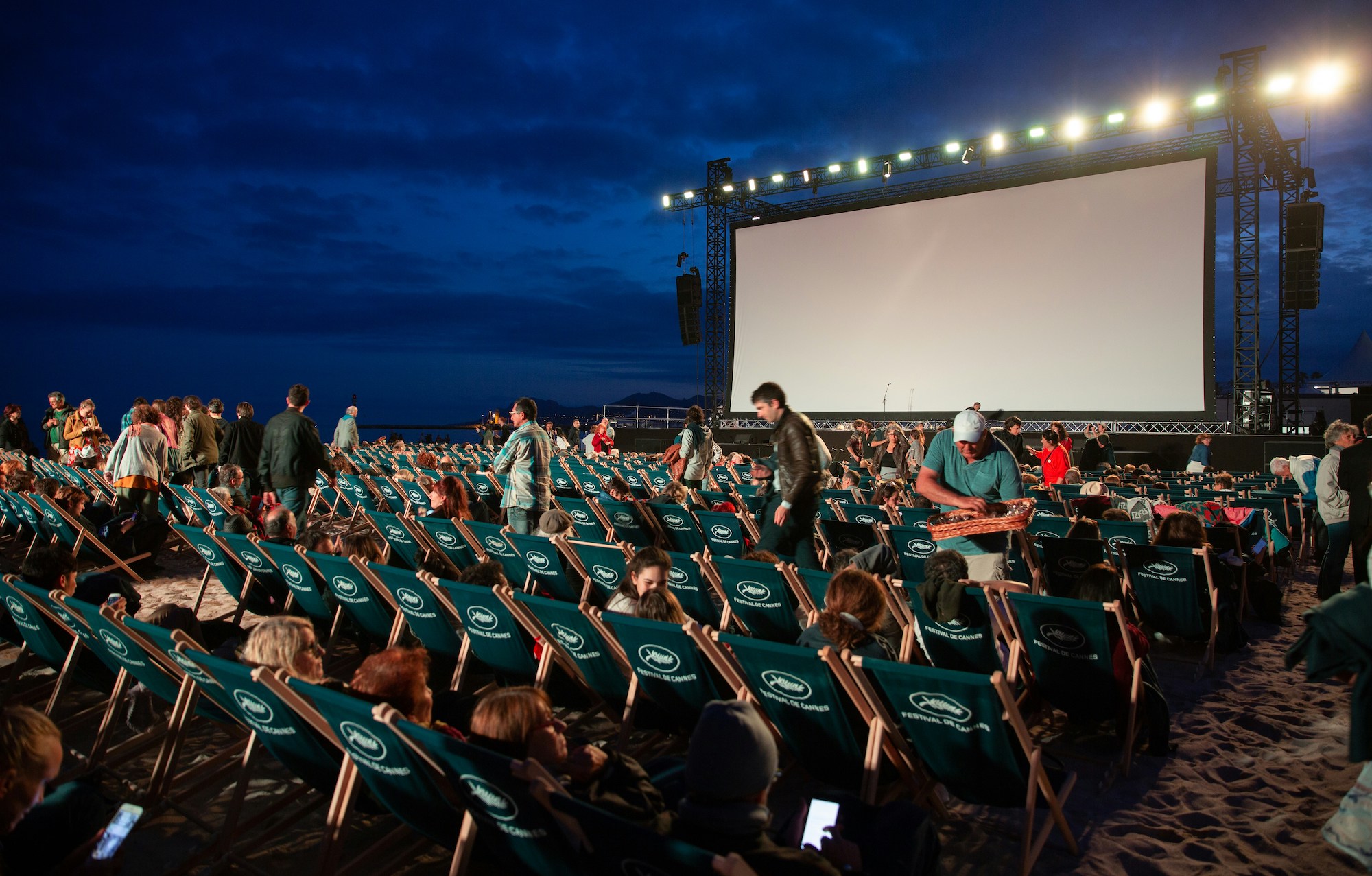 Outdoor movie night kids birthday party idea.